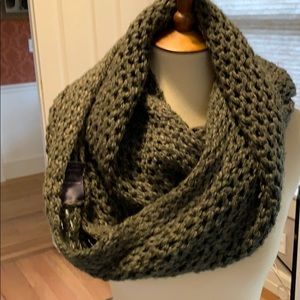 EddieBauer infinity scarf /olive green | Size OS |